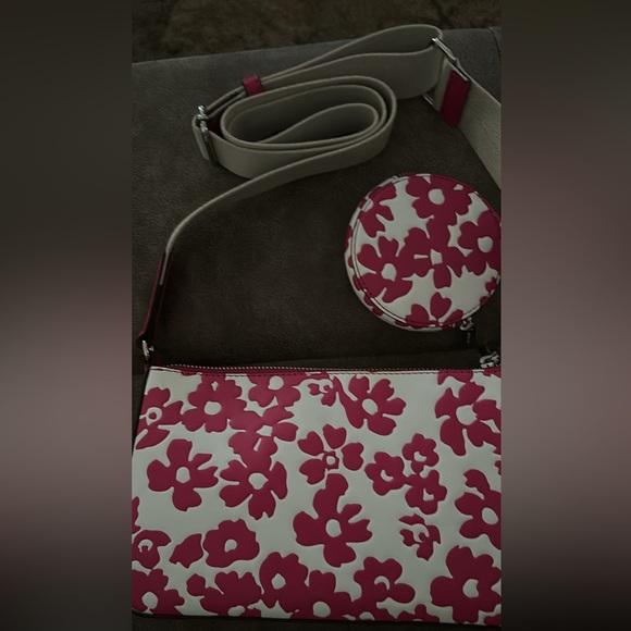 Excellent condition Michael Kors White and Pink Floral Crossbody Bag - Picture 3 of 3